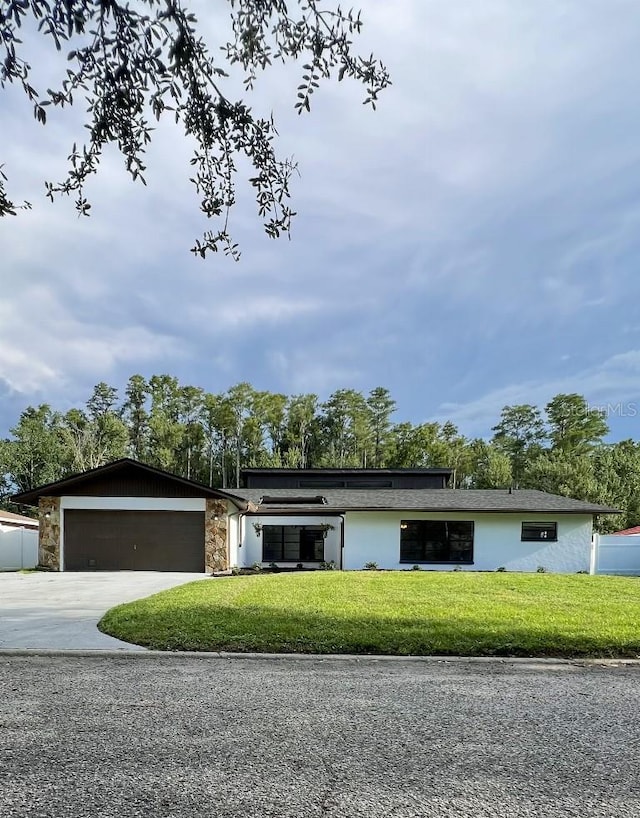 4545 Debbie Ln, Lutz, FL 33559 - photo 1