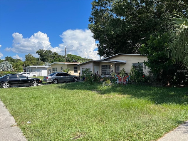 view of front of home featuring a front yard