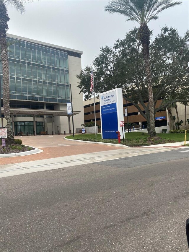 810 Jackson St N, Saint Petersburg, FL 33705 - photo 13