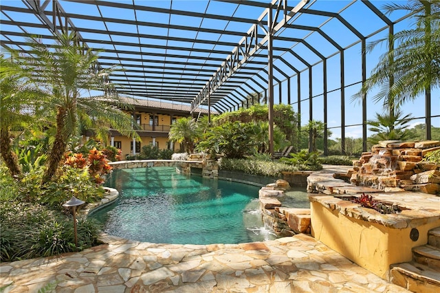 view of pool featuring pool water feature