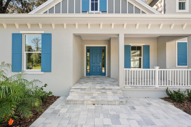 entrance to property featuring covered porch