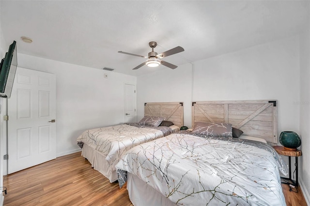 bedroom featuring light hardwood / wood-style floors and ceiling fan