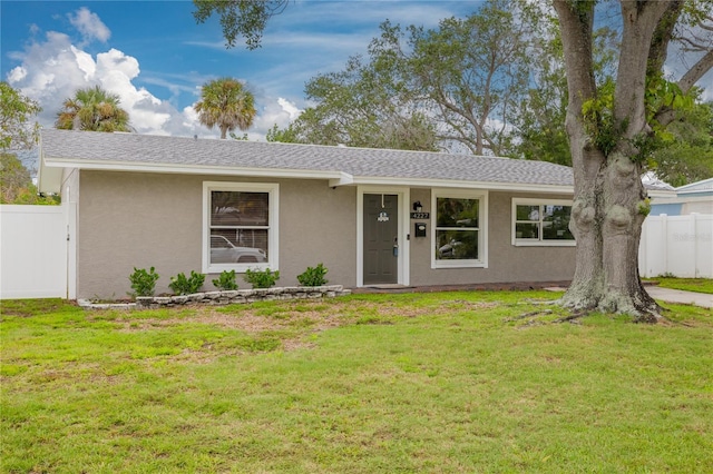 ranch-style house featuring a front lawn