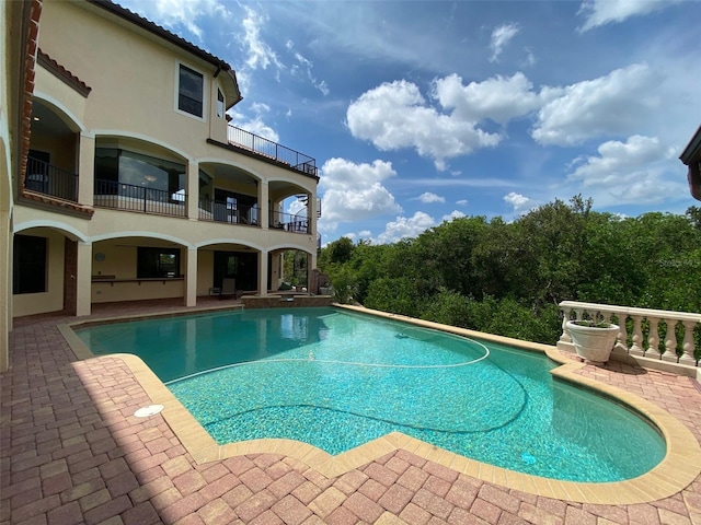 view of swimming pool featuring a patio