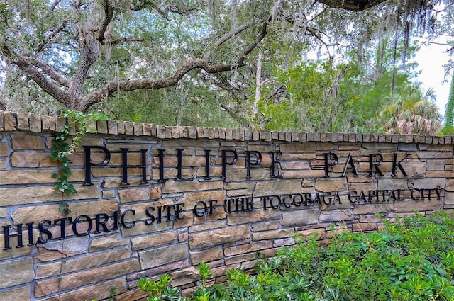 view of community / neighborhood sign