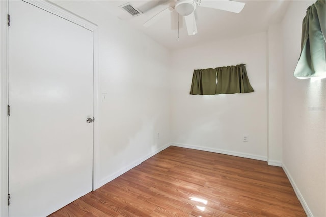 unfurnished room with wood-type flooring and ceiling fan