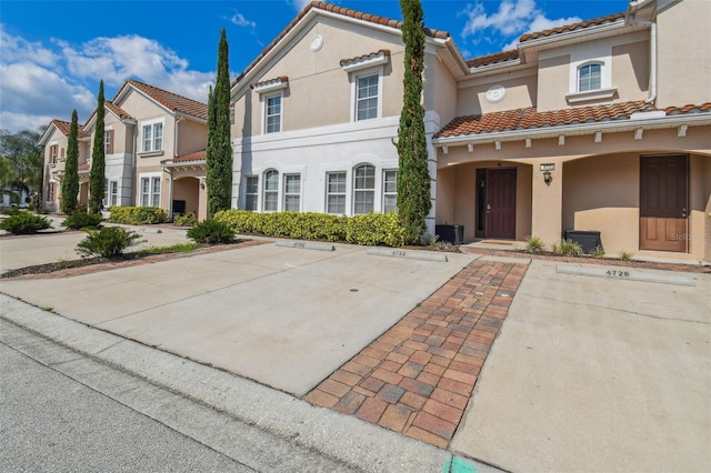 view of mediterranean / spanish-style house