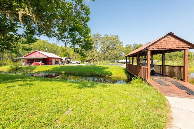 view of yard featuring a water view