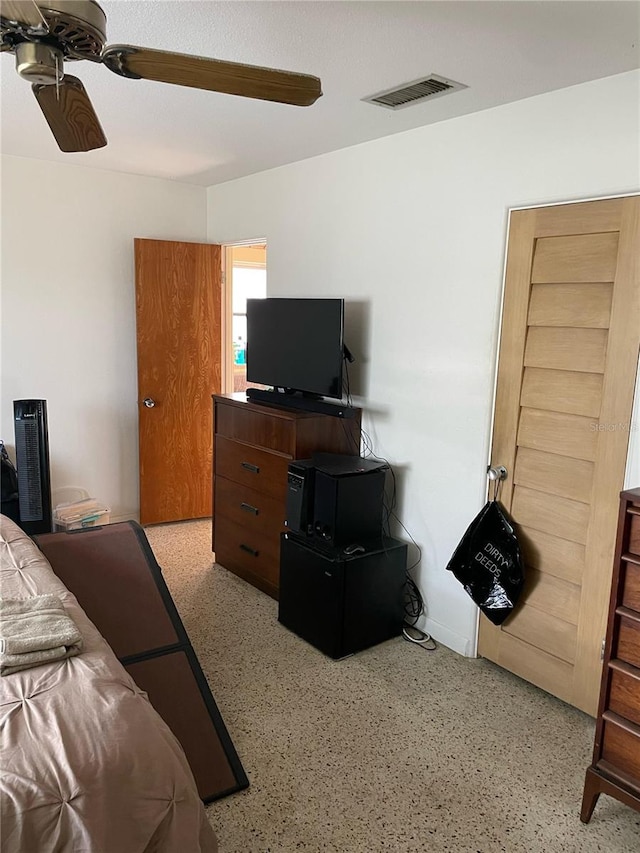 living room featuring ceiling fan