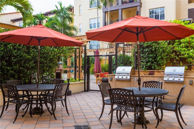 view of patio / terrace with a grill and exterior kitchen