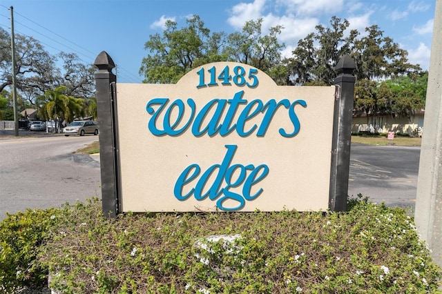 view of community / neighborhood sign