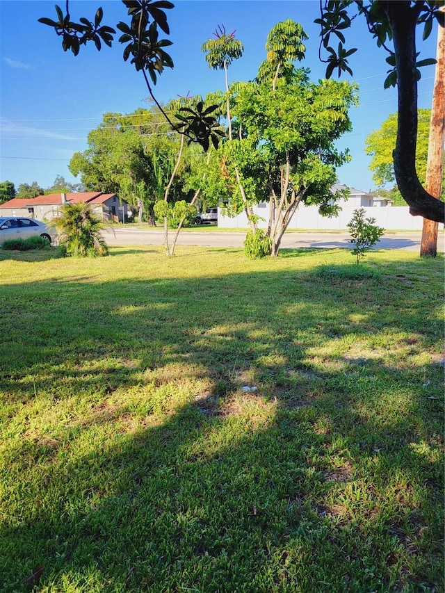 Listing photo 2 for 31st St S, Saint Petersburg FL 33712