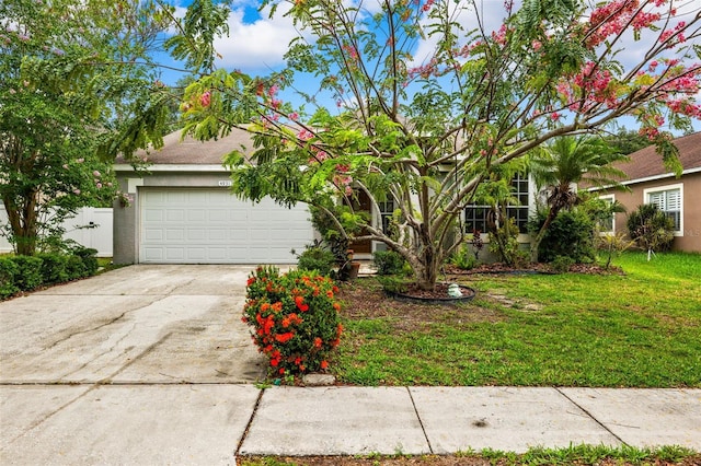 view of front of house featuring a garage and a front yard