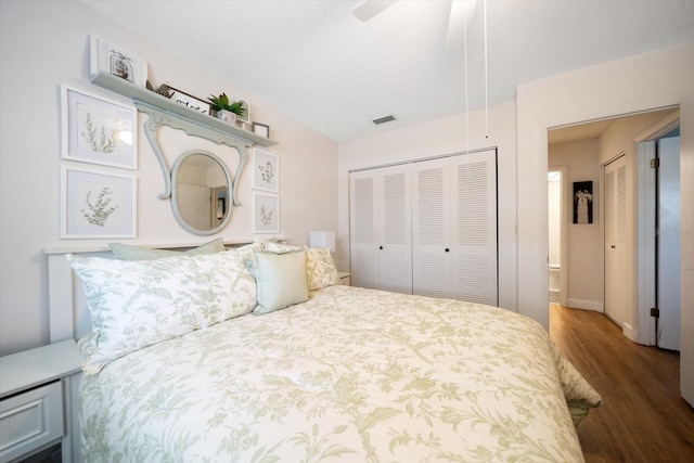 bedroom featuring visible vents, a ceiling fan, wood finished floors, a textured ceiling, and a closet