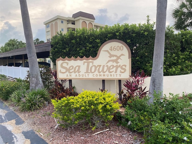 view of community / neighborhood sign