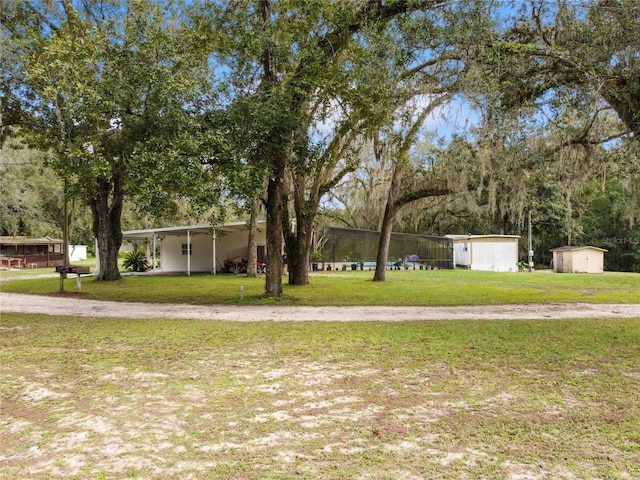 view of yard featuring a storage shed