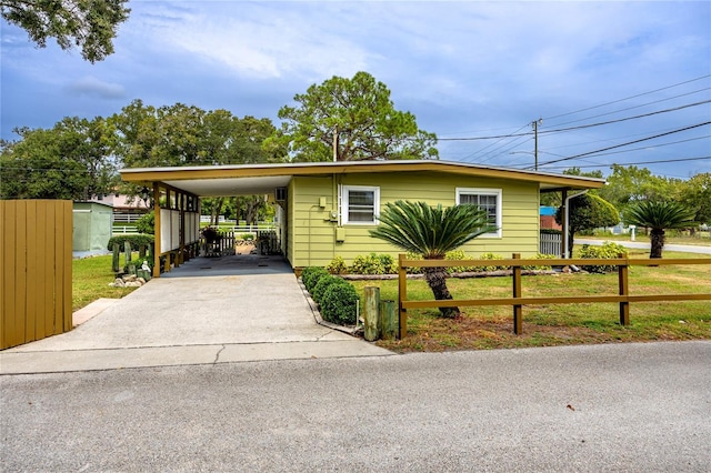 view of front facade featuring a carport