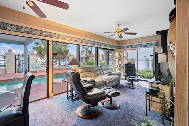 sunroom with ceiling fan