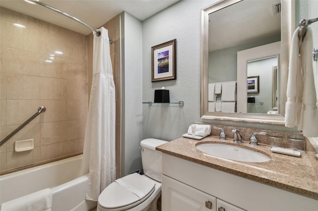 full bathroom featuring shower / bath combo with shower curtain, toilet, and large vanity