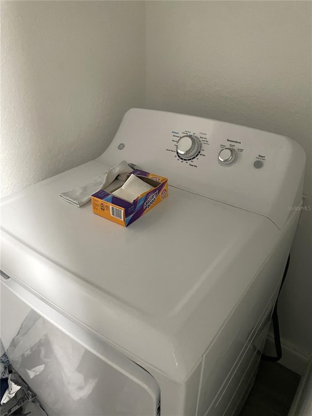 room details with washer / dryer