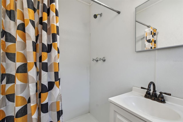 bathroom featuring a shower with shower curtain and vanity