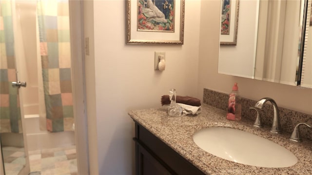 bathroom featuring a shower with curtain and vanity