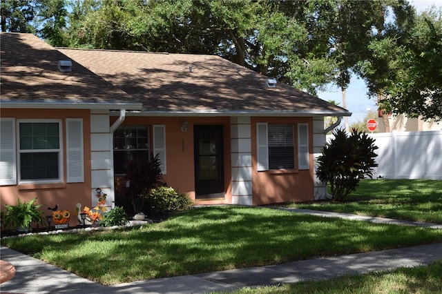 bungalow-style home featuring a front lawn