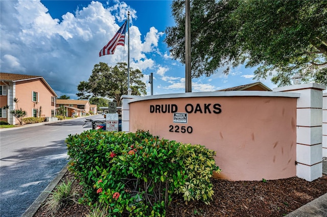 view of community / neighborhood sign