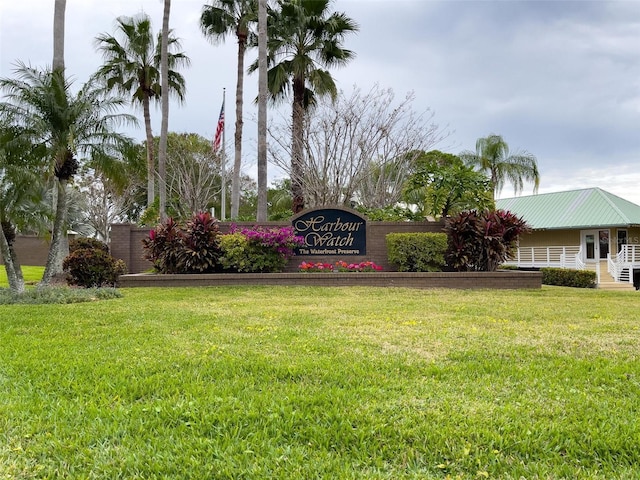 community / neighborhood sign with a yard