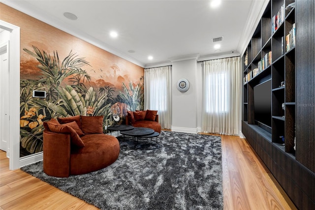 living area featuring recessed lighting, wood finished floors, visible vents, baseboards, and crown molding