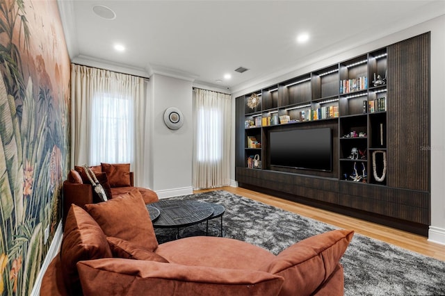 living room with light wood-style flooring, recessed lighting, visible vents, baseboards, and crown molding