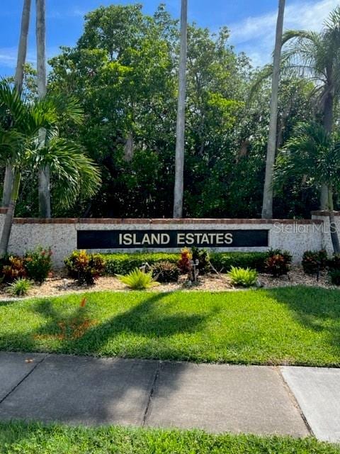 community / neighborhood sign with a lawn