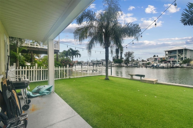 view of yard featuring a water view