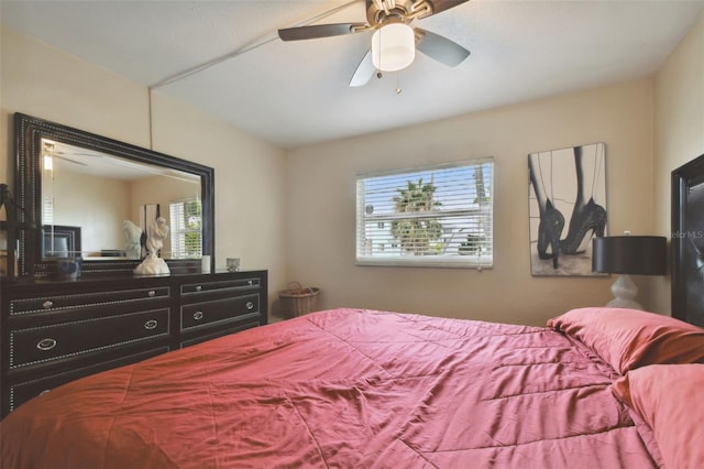 bedroom with ceiling fan