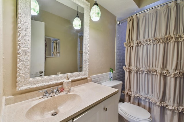 full bathroom featuring shower / bath combo, vanity, and toilet