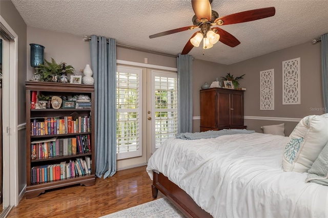 bedroom featuring a textured ceiling, ceiling fan, and light wood-type flooring