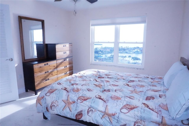 bedroom with ceiling fan