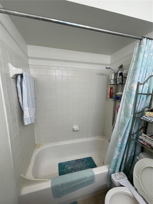 bathroom featuring toilet and shower / tub combo with curtain