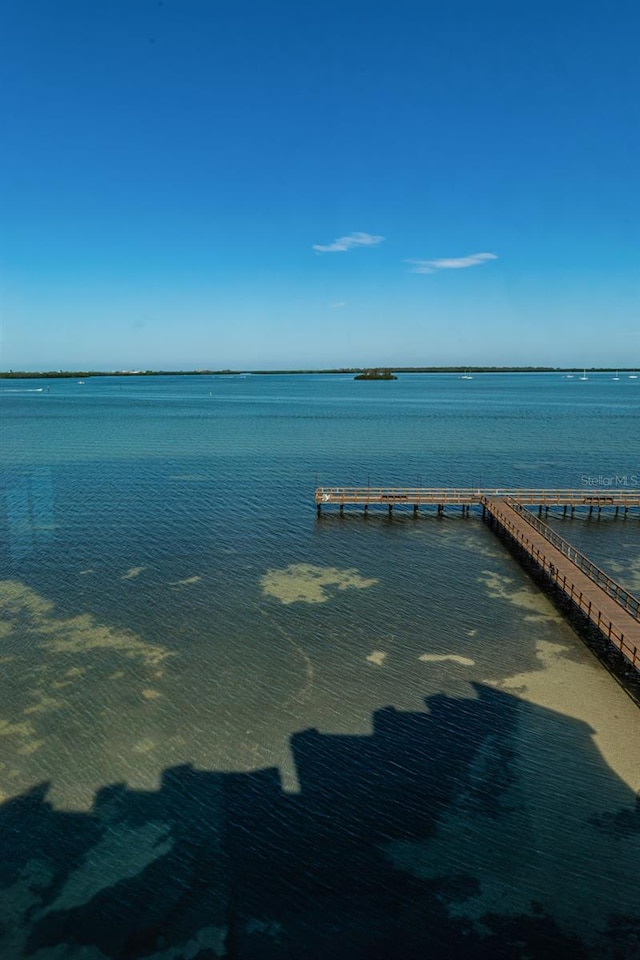 634 Edgewater Dr Unit 644, Dunedin, FL 34698 - exterior space featuring a water view