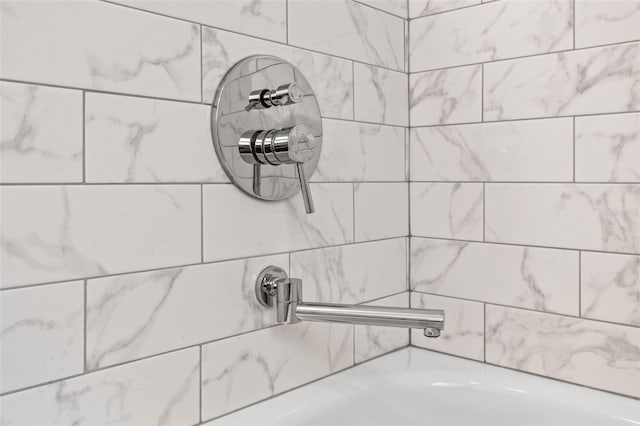 details featuring tiled shower