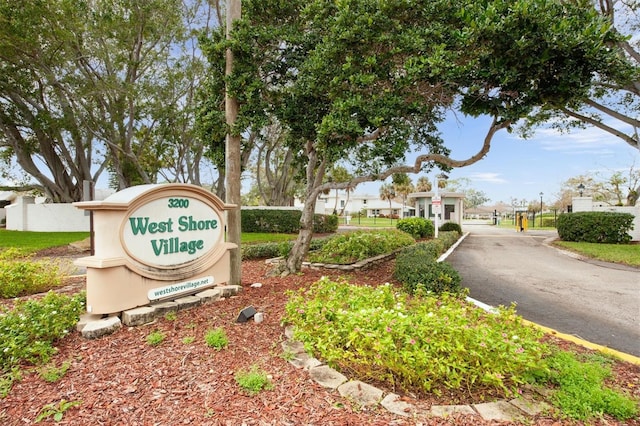 Listing photo 2 for 3348 38th Way S Unit C, Saint Petersburg FL 33711