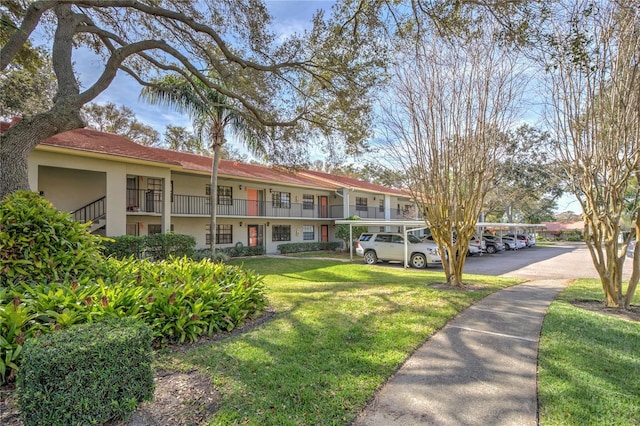 view of home's community featuring a lawn