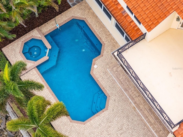 view of swimming pool