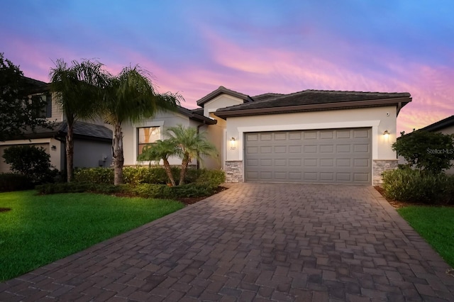 view of front facade featuring a lawn and a garage