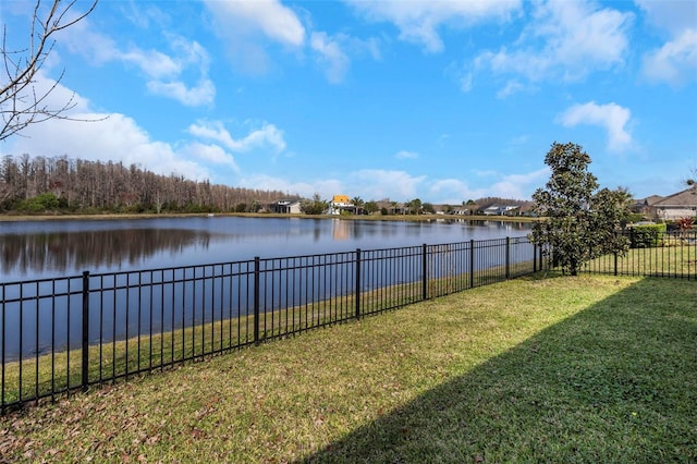 view of yard featuring a water view