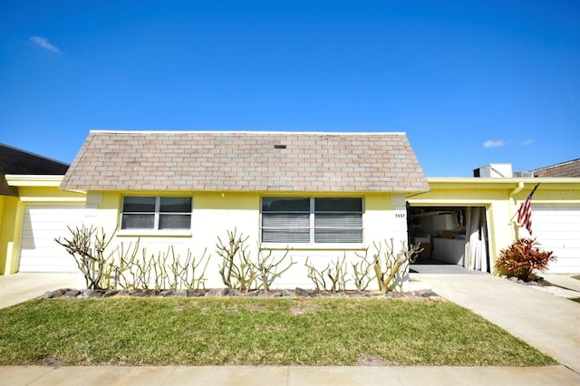 ranch-style home featuring a garage