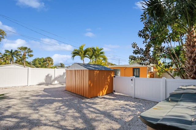 view of yard featuring a storage unit