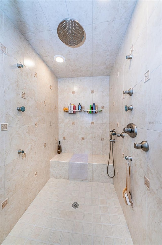 bathroom featuring a tile shower