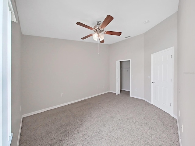 carpeted spare room featuring ceiling fan