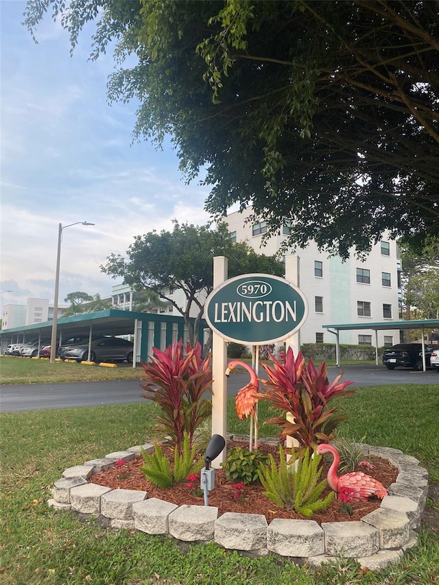 community / neighborhood sign with a yard